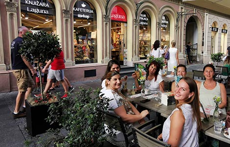 nil gejmen na okupljanju u knjižari u knez mihailovoj laguna knjige