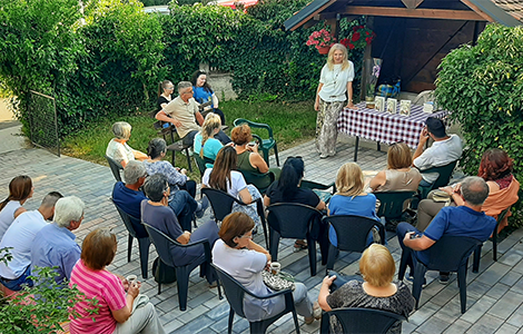 roman đurđevim stopama predstavljen pod vedrim nebom u sedlarima laguna knjige