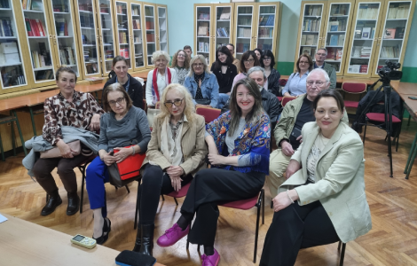 ana atanasković predstavila svoje stvaralaštvo čitalačkoj publici u rači laguna knjige