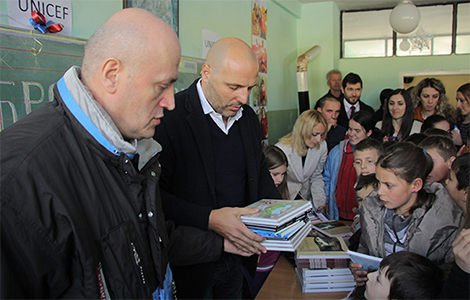 laguna pomogla opremanje biblioteke osnovne škole sveti sava u mesnoj zajednici bare laguna knjige