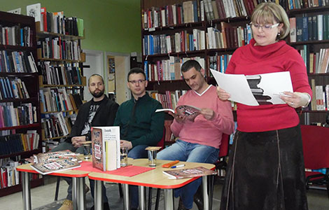 njuz net u borbi protiv neozbiljnih medija otkrio pravu istoriju sveta u inđijskoj biblioteci laguna knjige